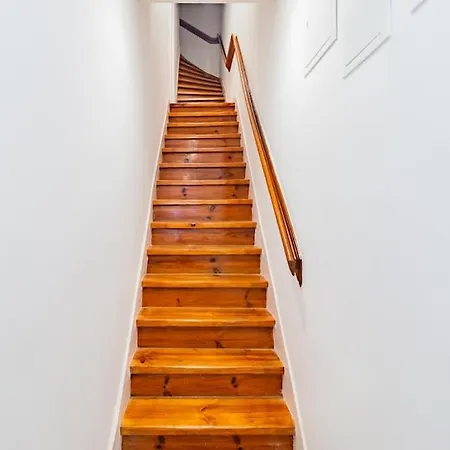 Seaside Modern Flat Ii At Historical Apartment