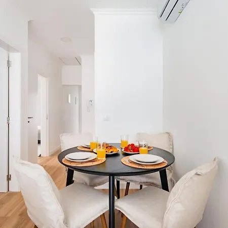 Seaside Modern Flat Ii At Historical Apartment