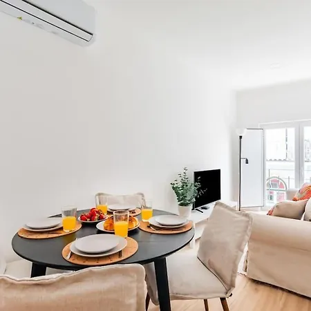 Seaside Modern Flat Ii At Historical Apartment *